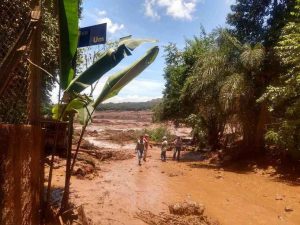 Tragédia ambiental: barragem de rejeitos da Vale rompe em Brumadinho, Minas Gerais.